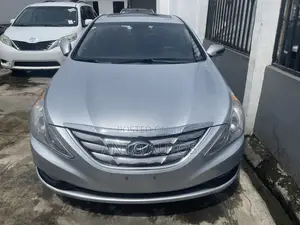 Hyundai Sonata Limited Sedan FWD (2.4L 4cyl 6A) 2012 Silver