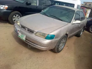 Toyota Corolla 2001 Gold