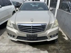 Mercedes-Benz E350 Base 4Matic Sedan AWD (3.5L 6cyl 7A) 2010 Gold