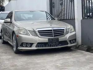 Mercedes-Benz E350 Base 4Matic Sedan AWD (3.5L 6cyl 7A) 2010 Gold
