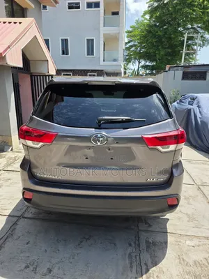 Toyota Highlander XLE 2019 Gray