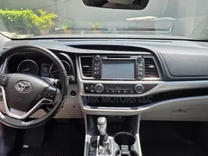 Toyota Highlander XLE 2019 Gray