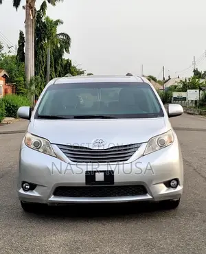 Toyota Sienna 2015 Gray