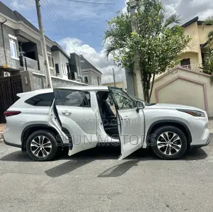 Toyota Highlander 2022 White