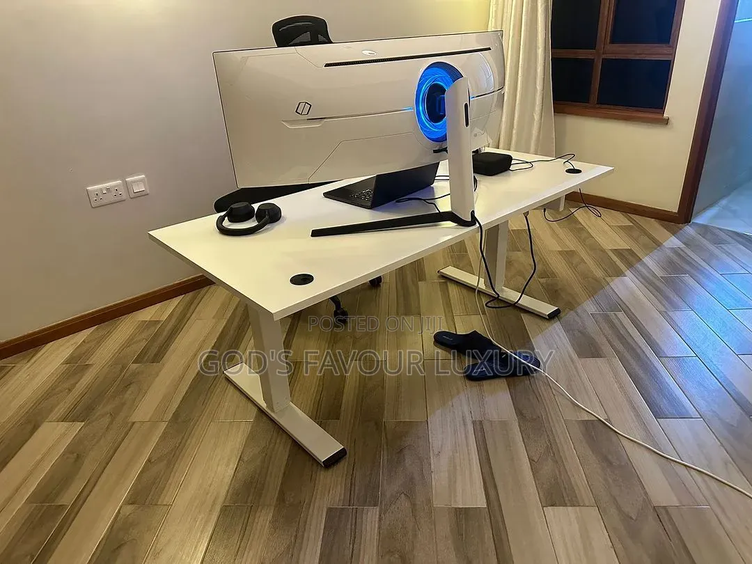 Unique Adjustable Height Gaming Table (Electric)