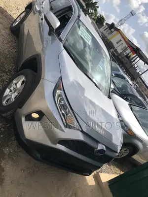 Toyota RAV4 XLE 2021 Silver