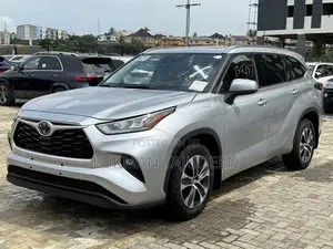 Toyota Highlander XLE AWD 2020 Silver