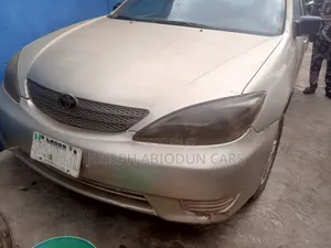 Toyota Camry LE 4dr Sedan (2.4L 4cyl 5M) 2003 Silver