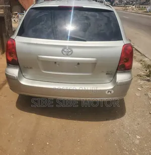 Toyota Avensis 1.8 VVT-i 2006 Silver