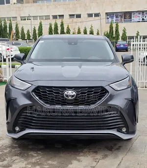 Toyota Highlander LE 2021 Gray
