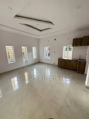 Mini Flat in Chevron for rent