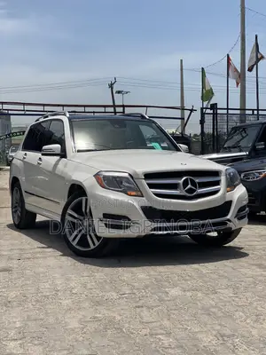 Mercedes-Benz GLK-Class Base GLK 350 4dr AWD 4MATIC (3.5L 6cyl 7A) 2015
