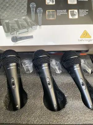 Behringer Ultravoice Xm1800s Professional Dynamic Wired Microphone