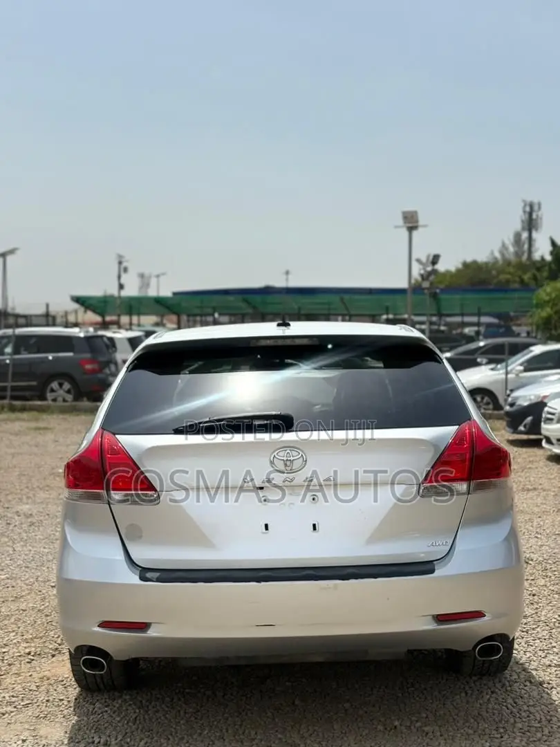 Toyota Venza 2010 Silver