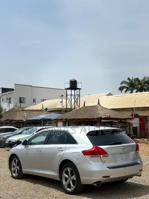 Toyota Venza 2010 Silver
