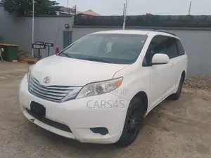 Toyota Sienna 2011 White