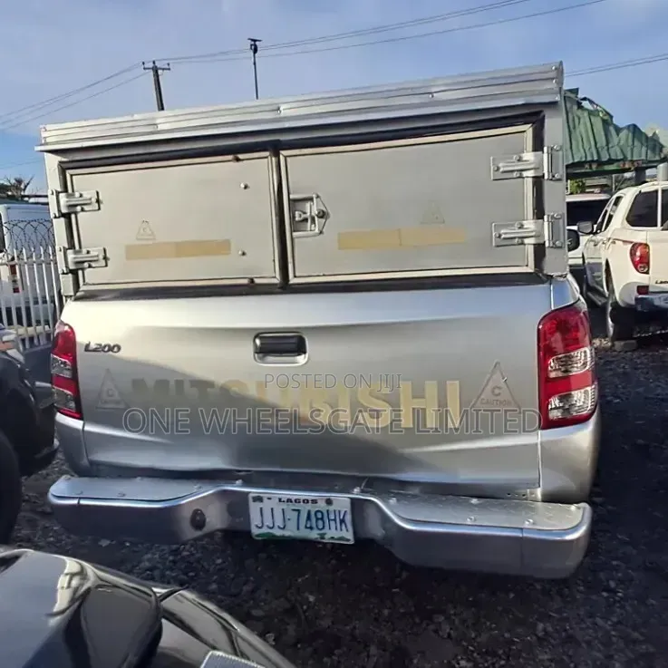 Mitsubishi L200 2016 Gray