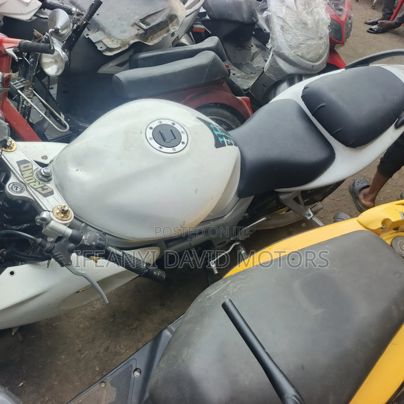Suzuki SFV650 2010 White