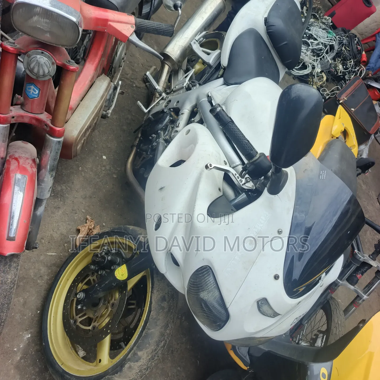 Suzuki SFV650 2010 White