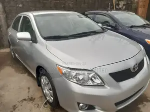 Toyota Corolla LE 4dr Sedan (1.8L 4cyl 4A) 2010 Silver
