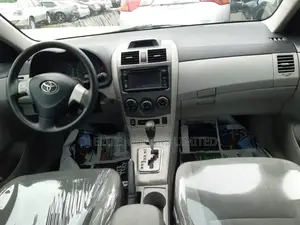 Toyota Corolla LE 4dr Sedan (1.8L 4cyl 4A) 2013 Gray