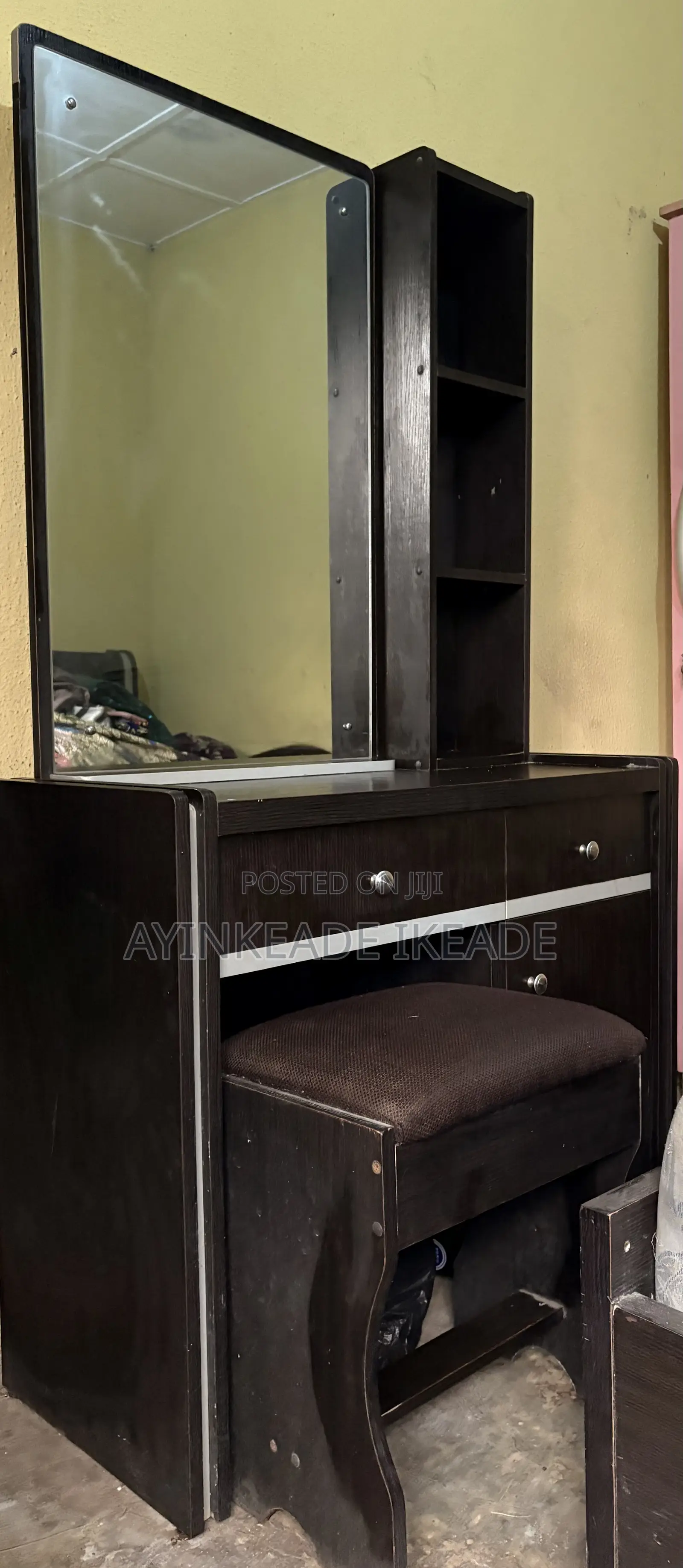 Dressing Mirror With Stool