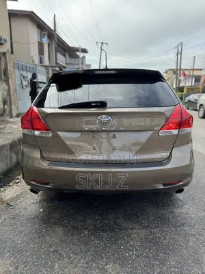 Toyota Venza XLE 2010 Brown
