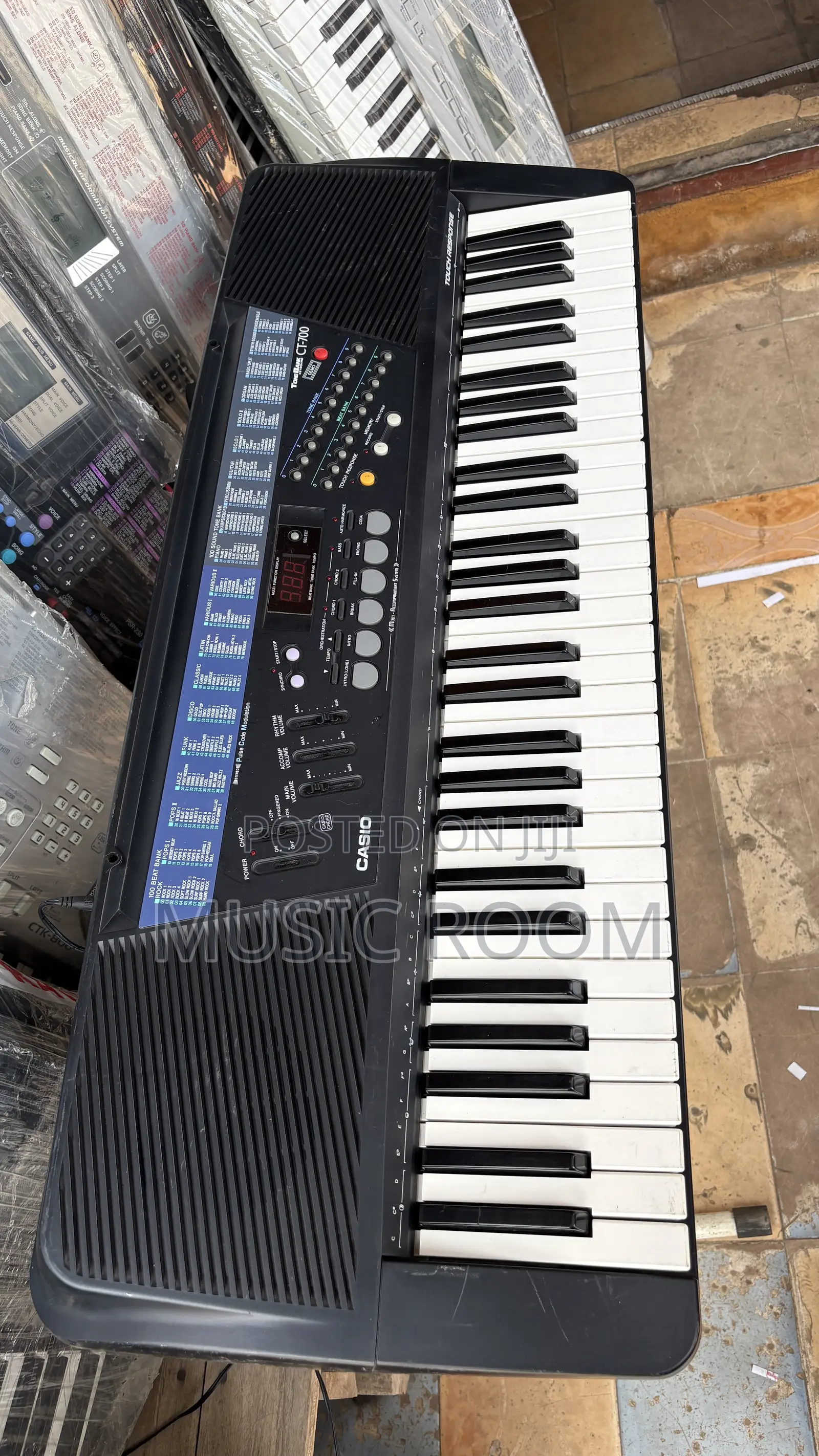 61 Keys Casio Ct-700 Keyboard and Adapter