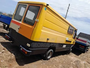 Mercedes-Benz T2 2008 Yellow