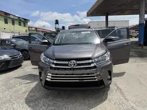 Toyota Highlander Limited Platinum 4dr SUV AWD (3.5L 6cyl 6A) 2014 Gray