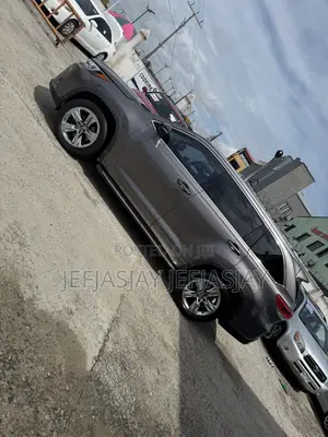Toyota Highlander Limited Platinum 4dr SUV AWD (3.5L 6cyl 6A) 2014 Gray