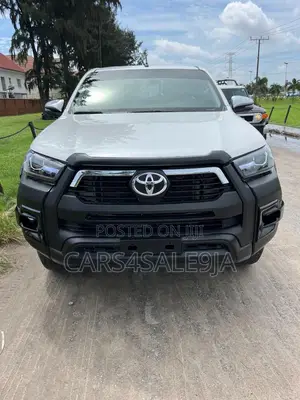 Toyota Hilux 2025 White