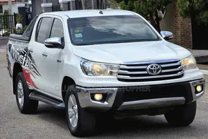 Toyota Hilux 2018 White
