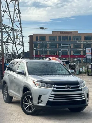 Toyota Highlander XLE 2019 Gray