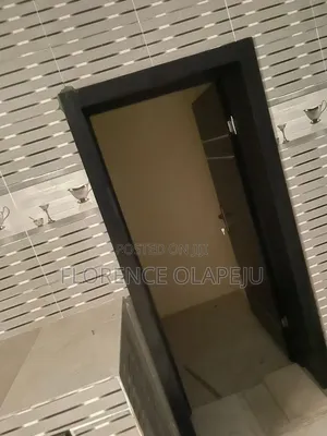 3bdrm Block of Flats in Oluwo, Odo Ona for rent