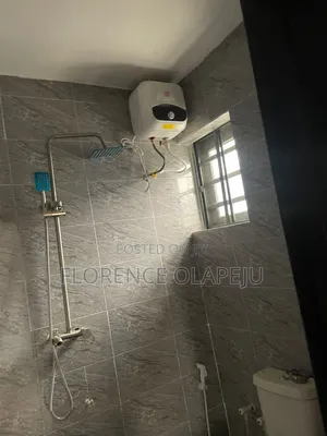 3bdrm Block of Flats in Oluwo, Odo Ona for rent