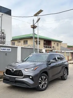 Toyota Highlander XLE AWD 2023 Gray