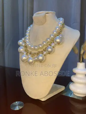 Pearl Neckpiece