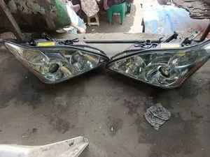 Headlights Lexus Rx 330 Charger Type Set Tokunbo Available