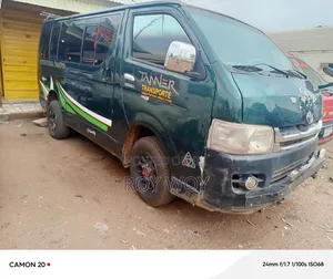 Toyota HiAce 2006 Green