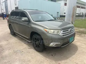 Toyota Highlander Limited 3.5l 4WD 2013 Green