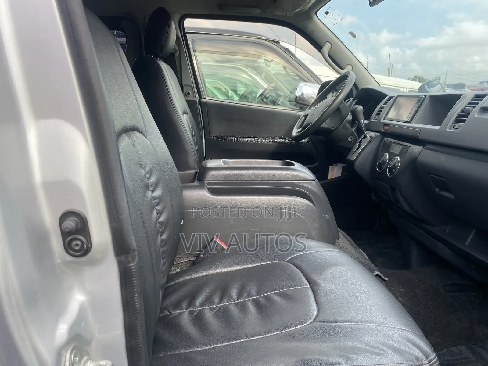Toyota HiAce 2015 Silver