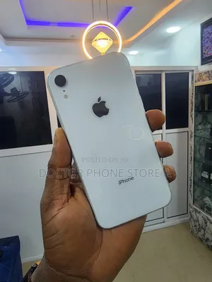 Apple iPhone XR 64 GB White