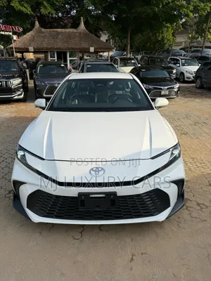Toyota Camry SE AWD 2026 White