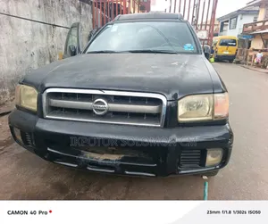 Nissan Pathfinder Automatic 2001 Black