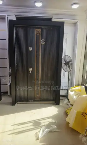 Lux Royal Door