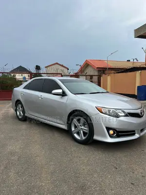 Toyota Camry SE Sport 4dr Sedan (2.5L 4cyl 6A) 2014 Silver