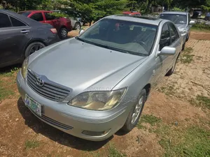 Toyota Camry XLE 4dr Sedan (2.4L 4cyl 4A) 2004 Silver