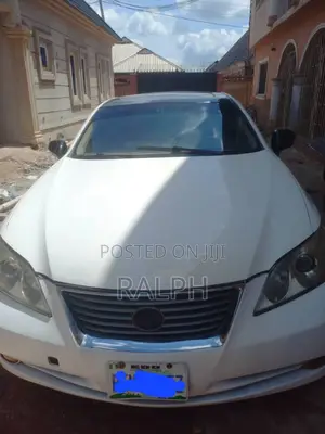 White Lexus Es Saloon Car