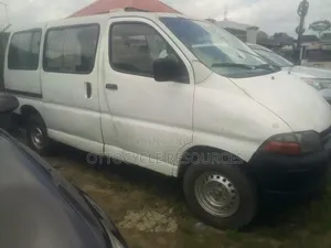 Toyota HiAce 2004 White